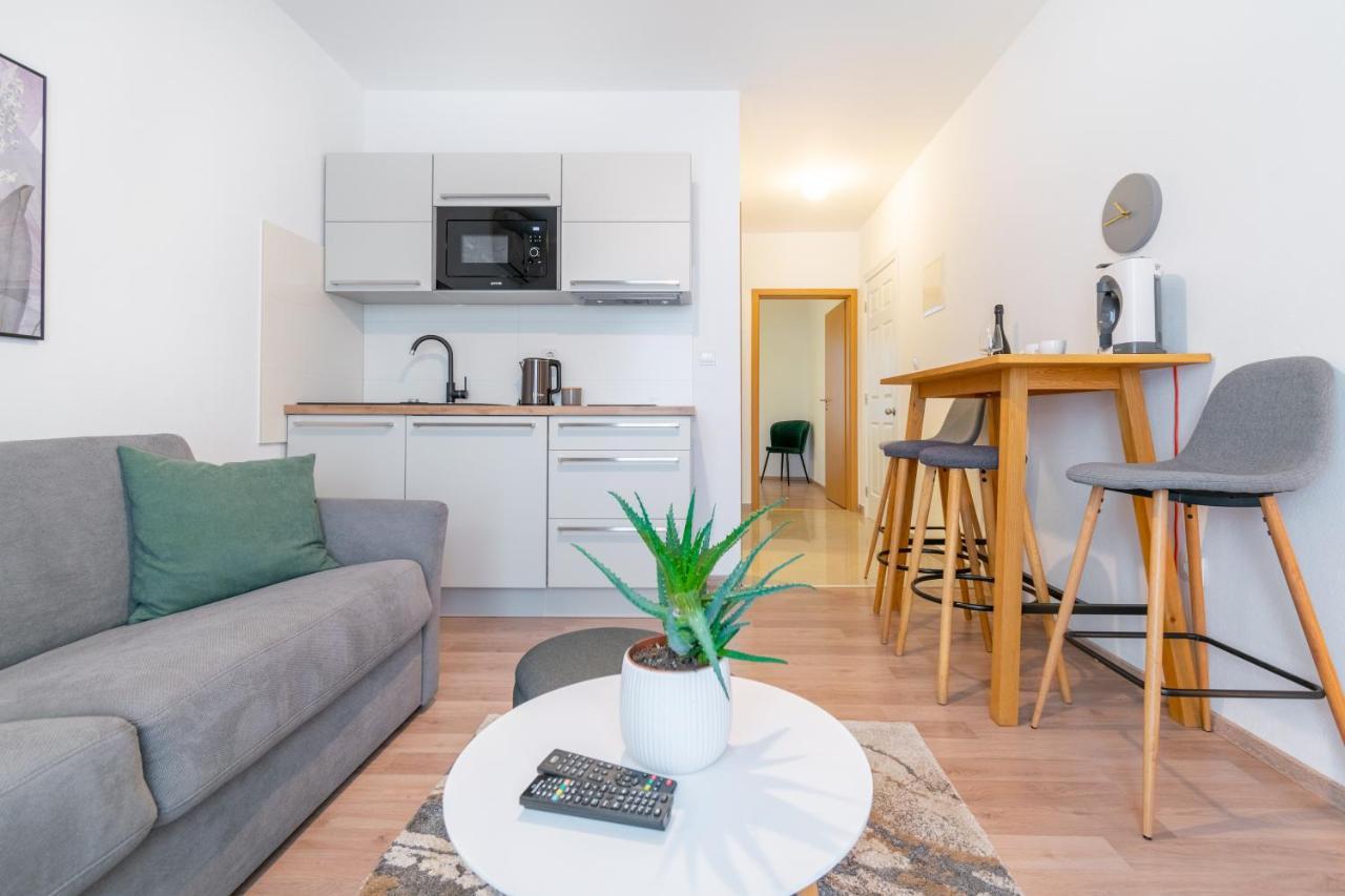 Apartmani Eterovic Baška Voda Extérieur photo